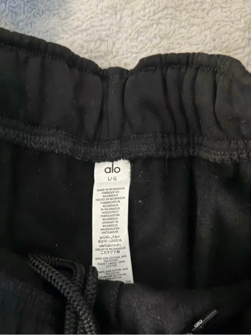 ALO Yoga Black Pull-On Joggers with Elastic Waist